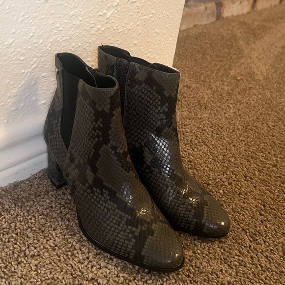 Calvin Klein boots - Picture 1 of 6